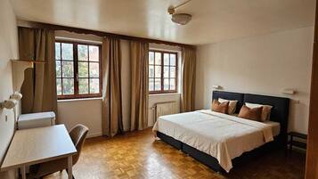 1 chambre, fer et planche Ă repasser, Wi-Fi, draps fournis