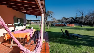 Apartment | Outdoor dining