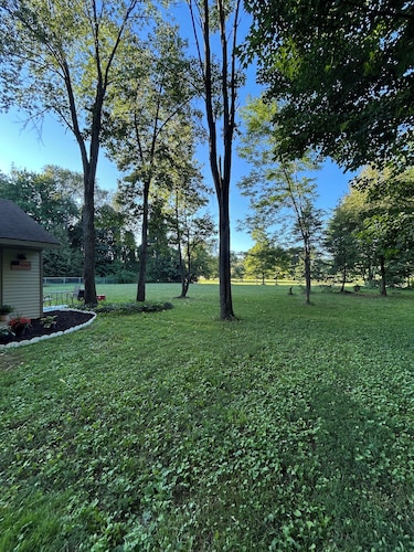 Cozy studio cabin in charming Fenton near Cider Mills and Trails! 