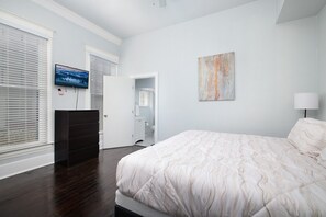 Room - Charming 1BR Condo | Alamo District Hideaway – Downtown San Antonio (San Antonio)