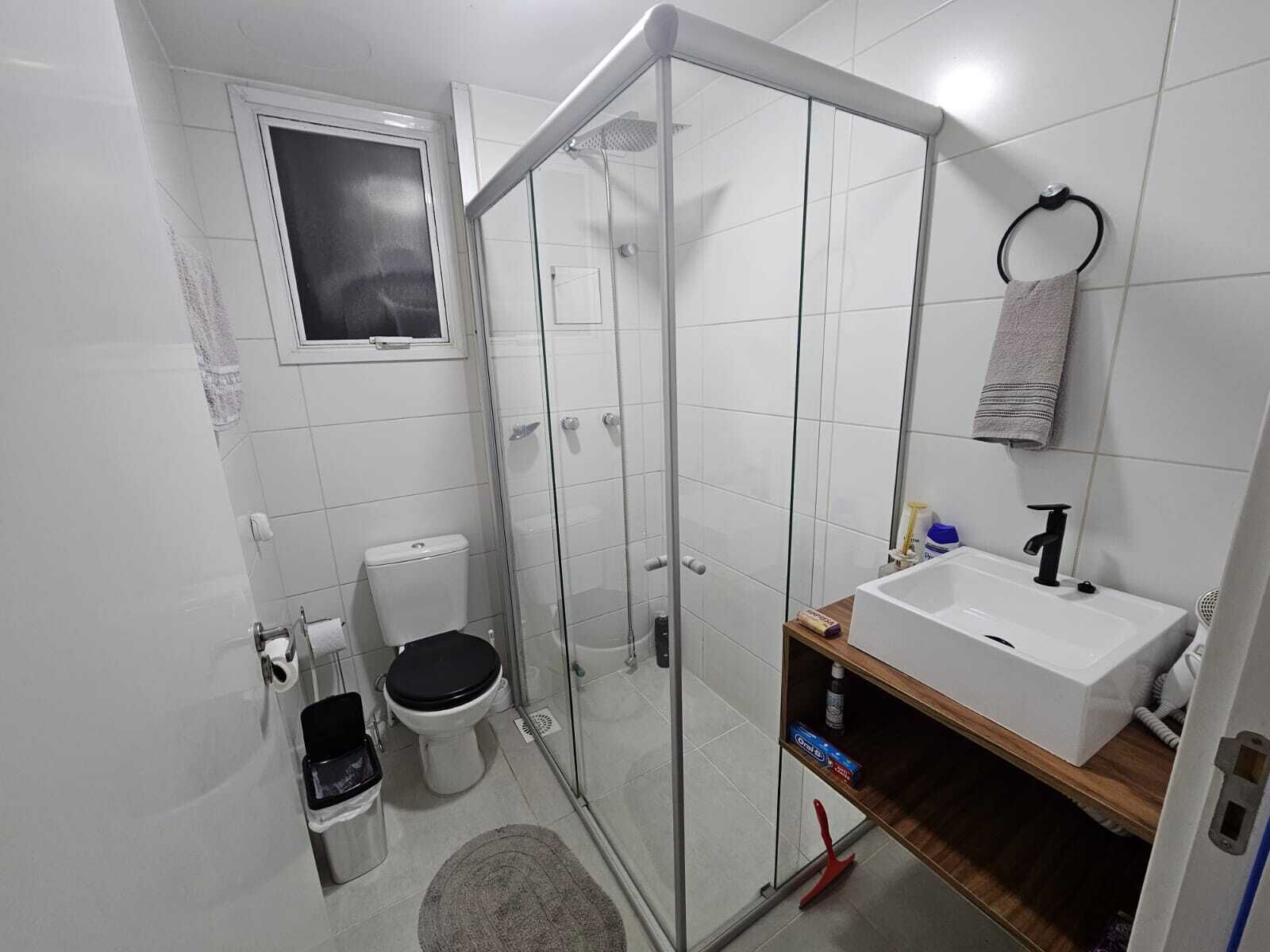 Bruser, hårtørrer, håndklæder, Sæbe