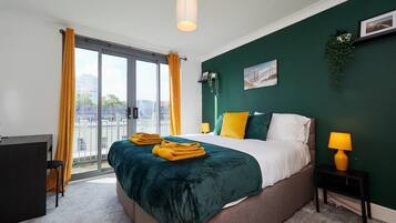 2 bedrooms, desk, iron/ironing board, travel crib