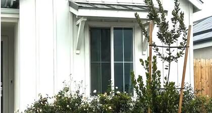 Exceptionally cozy guest house with AC in vibrant Bakersfield