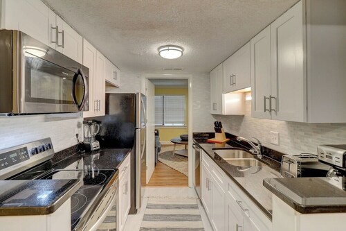 Family 2BR Retreat Near Beach + Pool Hilton Head