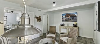 Cozy 2BR Hilton Head Townhome w/ Pool Access