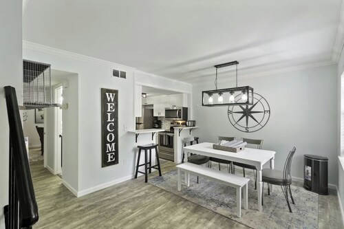 Cozy 2BR Hilton Head Townhome w/ Pool Access