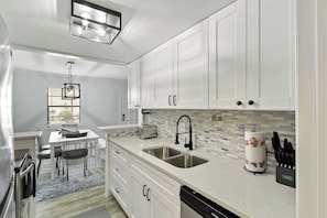 Floor plan - Cozy 2BR Hilton Head Townhome w/ Pool Access (Hilton Head Island)