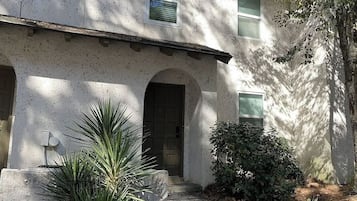 Ev (2 Bedrooms)