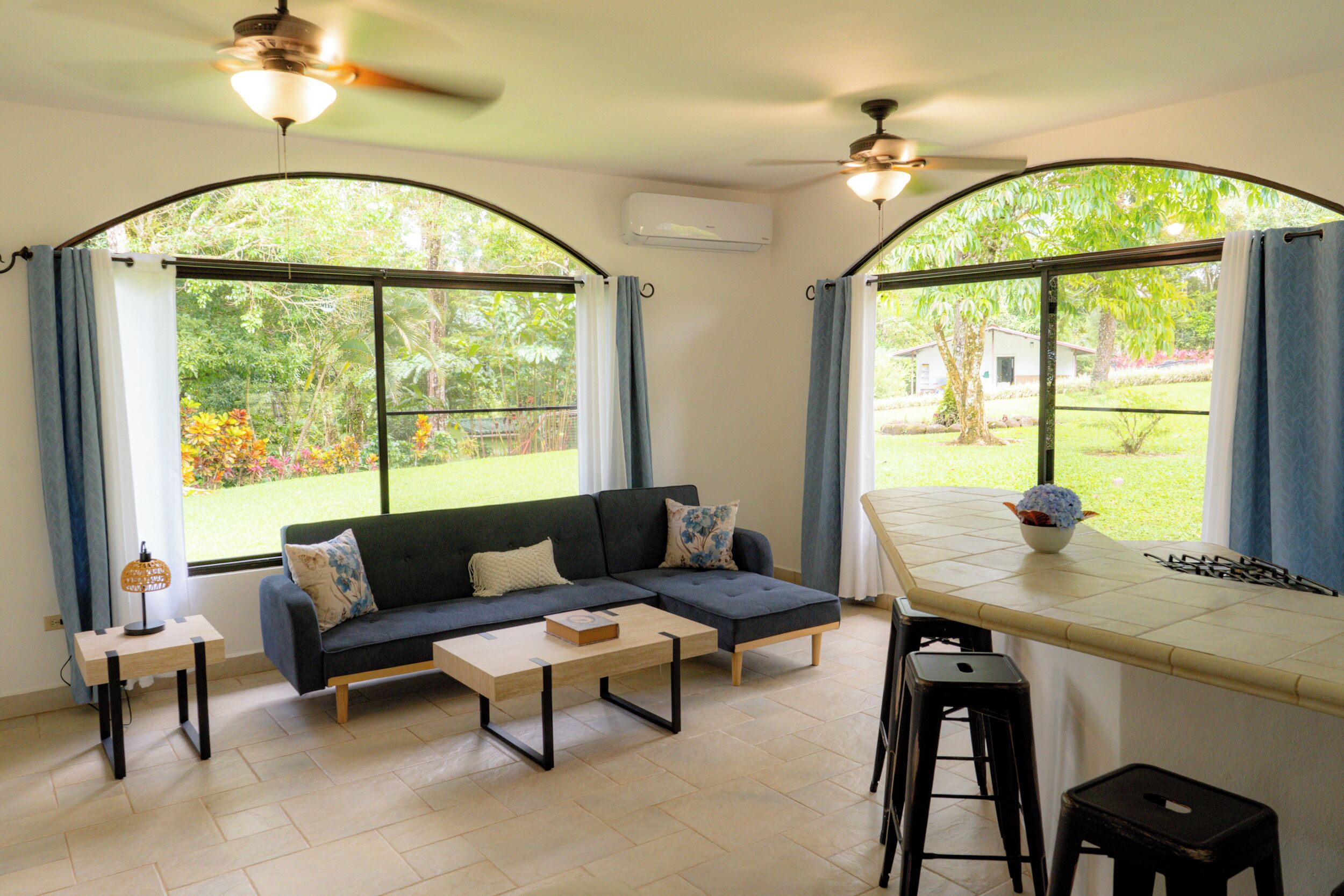 Télévision, cheminée