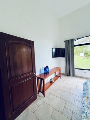 1 quarto, ferros/tábuas de passar roupa, acesso à internet