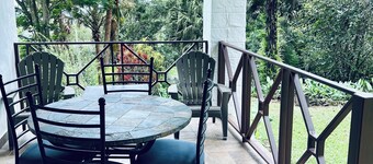 Charming 1-bedroom house in fabulous Boquete with AC and beautiful views.