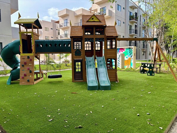 Children’s play area – outdoor