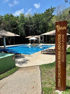 3 outdoor pools, open 7:00 AM to 9:00 PM, free pool cabanas