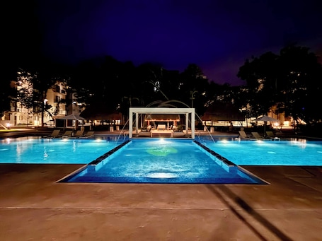 3 outdoor pools, open 7:00 AM to 9:00 PM, free cabanas, pool umbrellas