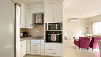 Mikroaaltouuni, uuni, liesi