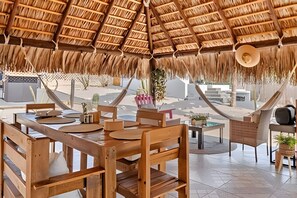 Villa básica | Restaurante al aire libre