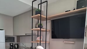 Basic Studio | Private kitchen | Fridge, stovetop, cookware/dishes/utensils - Jp redenção  (Porto Alegre)