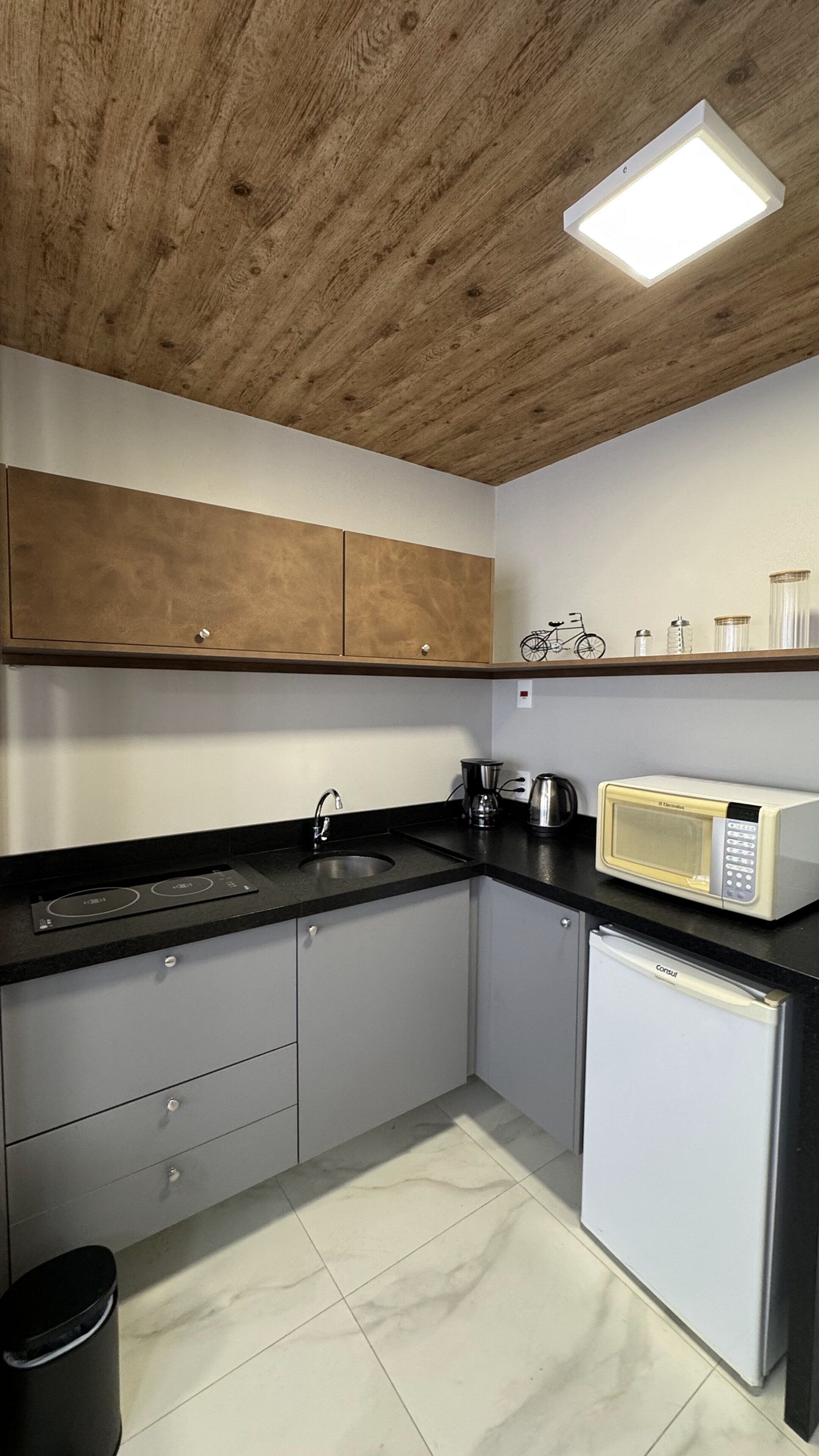 Basic Apartment | Private kitchen | Fridge, stovetop, cookware/dishes/utensils