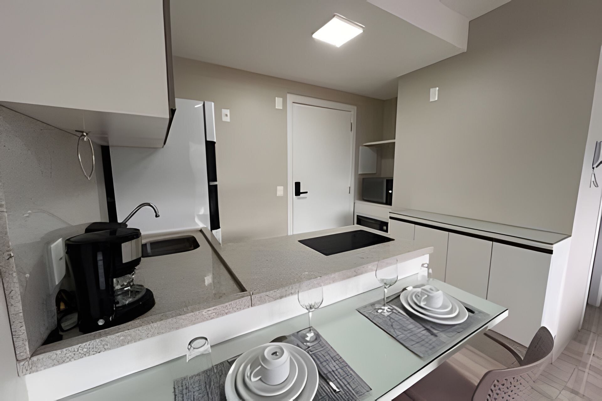 Apartament bàsic | Cuina privada | Frigorífic, placa de cuina i utensilis de cuina, vaixella i coberteria 