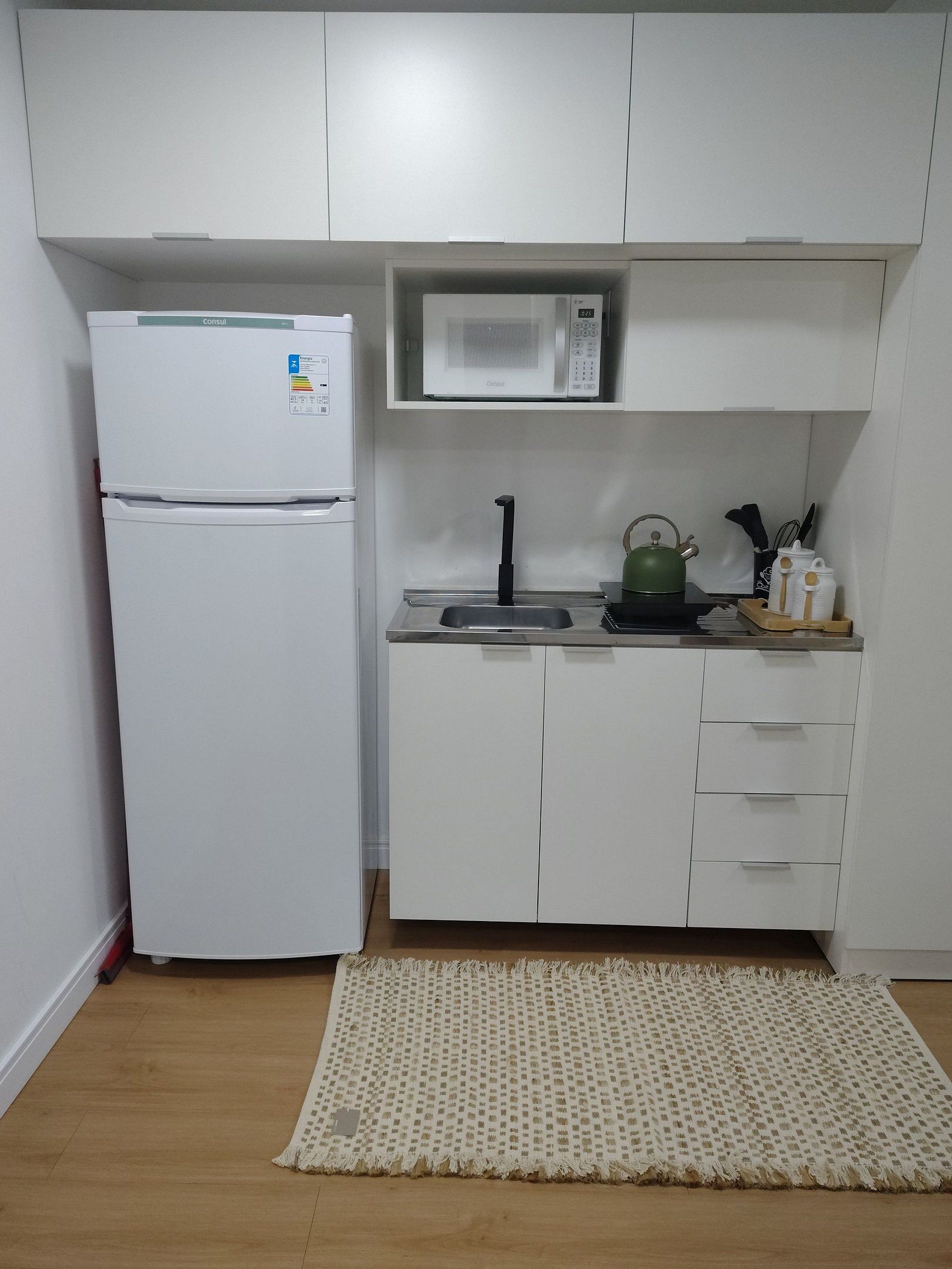 Studio | Private kitchen | Fridge, stovetop, cookware/dishes/utensils