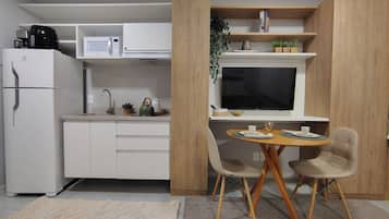 Appartamento | Cucina privata | Frigorifero, piano cottura, pentole/stoviglie/utensili