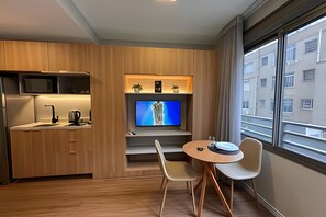 Apartment | Private kitchen | Fridge, stovetop, cookware/dishes/utensils - Jp redenção  (Porto Alegre)