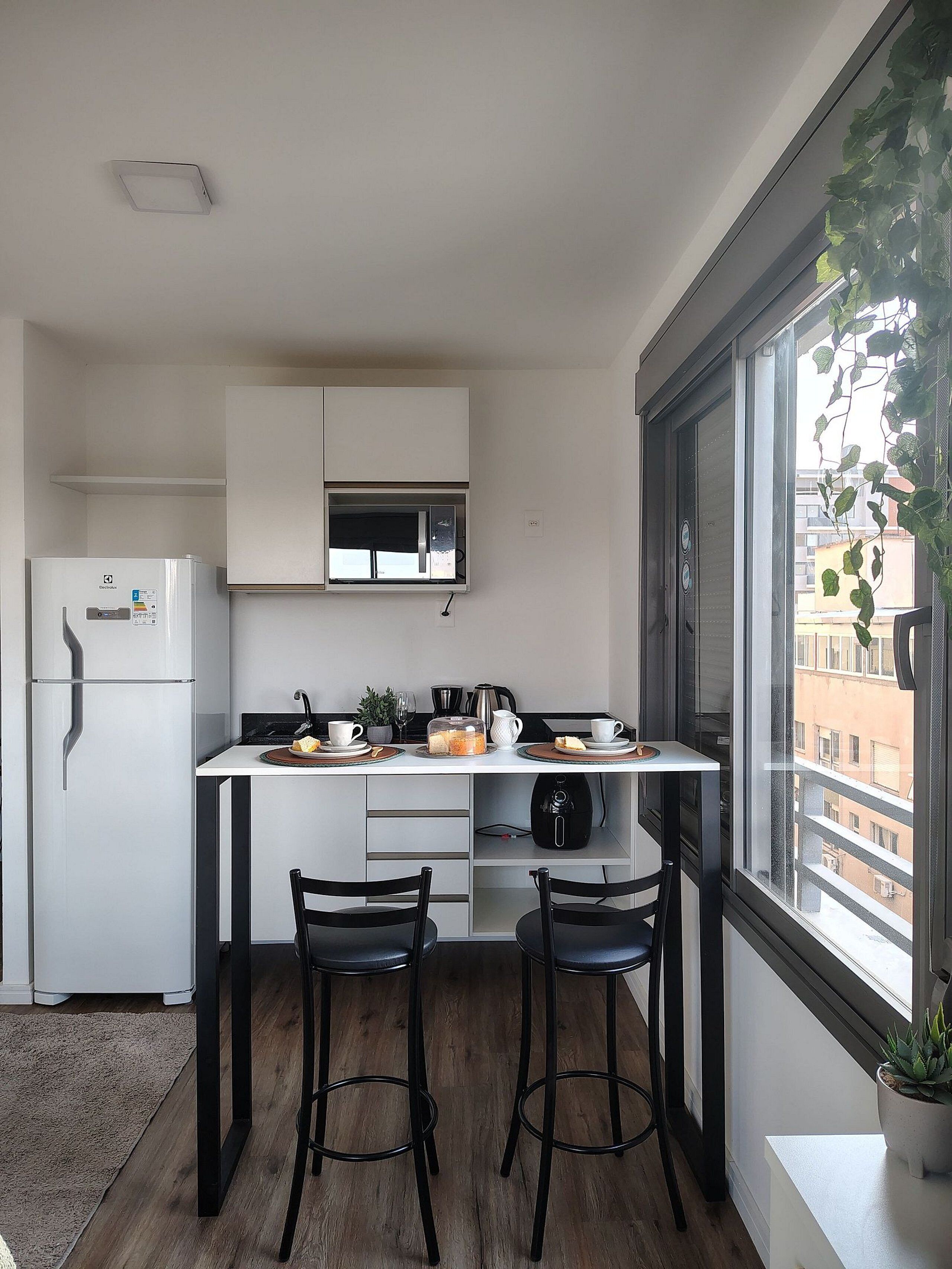 Basic Apartment | Private kitchen | Fridge, stovetop, cookware/dishes/utensils