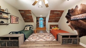 4 bedrooms, iron/ironing board, WiFi, bed sheets - Serenity Springs! Luxury Retreat w/ Arcade, Pool, Sports & Chef's Kitchen (Greenbrier)