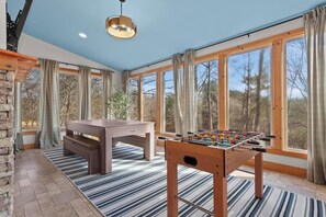 Games room - Helen Haus: Golf Sim & Hot Tub Theater Retreat (Helen)