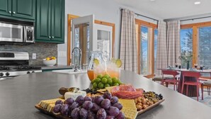 Microwave, oven, stovetop, dishwasher - Helen Haus: Golf Sim & Hot Tub Theater Retreat (Helen)
