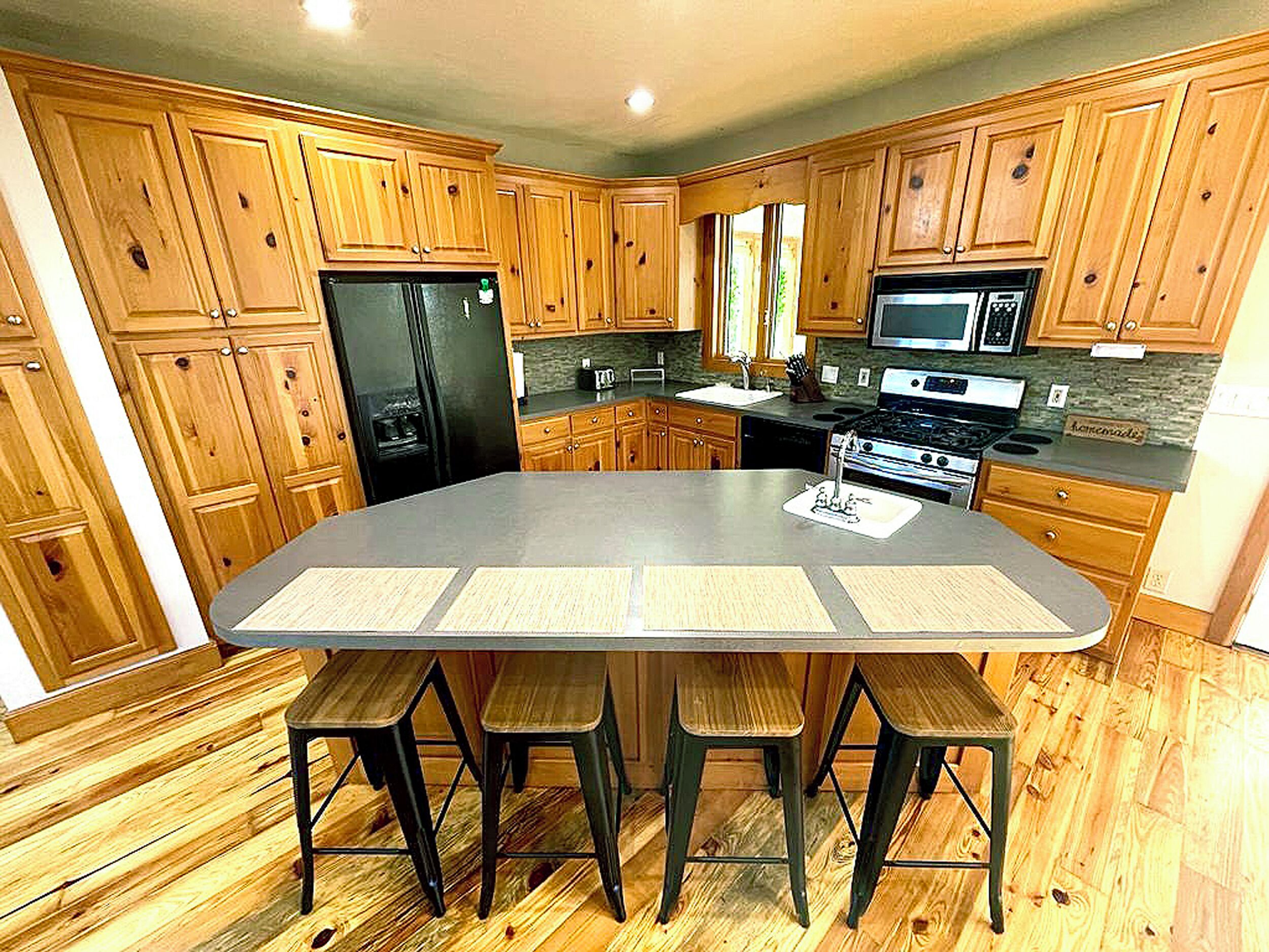 Micro-ondes, four, plaque de cuisson, lave-vaisselle