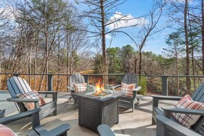 Terrace/patio - Helen Haus: Golf Sim & Hot Tub Theater Retreat (Helen)