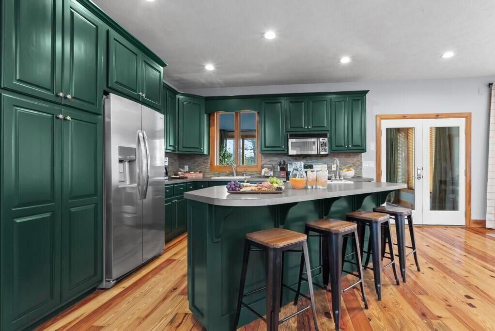 Micro-ondes, four, plaque de cuisson, lave-vaisselle