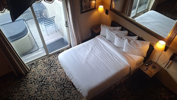 8 bedrooms, iron/ironing board, WiFi, bed sheets