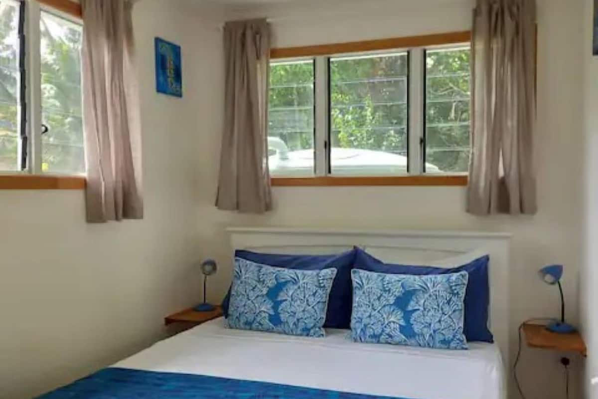 Comfort Cabin, 1 Bedroom, Garden View | Iron/ironing board, WiFi (free)