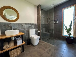 Superior Villa, 3 Bedrooms, Air conditioning | Bathroom | Shower, hair dryer, towels, soap - Amori Villa & Cabin (Rarotonga)