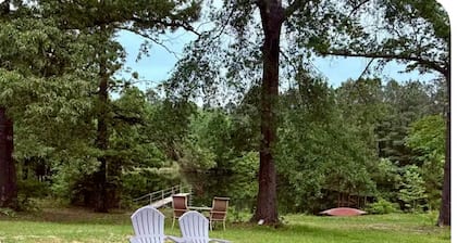 3-bedroom house w/pond next to White Oak Lake