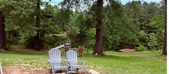 3-bedroom house w/pond next to White Oak Lake