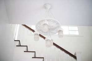 Interior - Historic 3BR Near Riverwalk | Corporate/Relocation • Wi-Fi • W/D • 30+ Nights (San Antonio)
