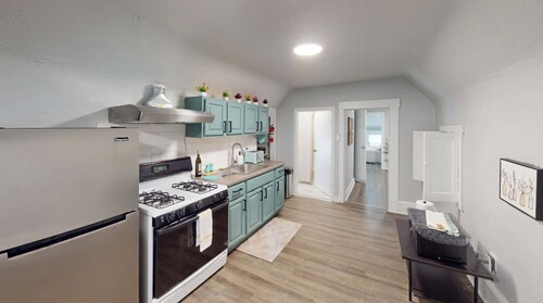 Cozy Traveling Professional's Retreat 15 min to EWR, Near NYC