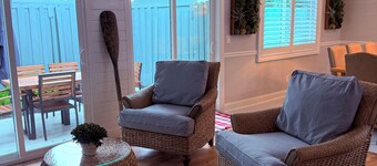 Gisella‘s Beach House II
Five minute drive to the beach