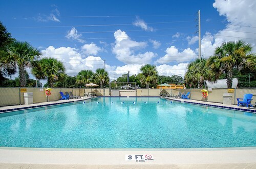 Just Renovated! Cozy 2BR Close to Disney