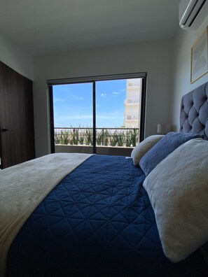 2 bedrooms, iron/ironing board, internet, bed sheets - Department arcangel residential. (Mazatlán)
