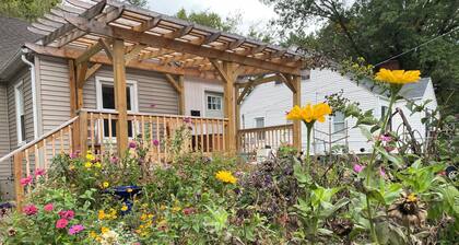 Charming 3-bedroom house with AC in Columbia