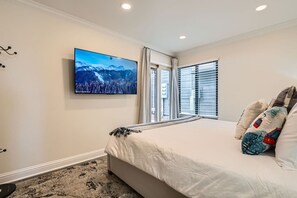 1 bedroom, desk, iron/ironing board, WiFi