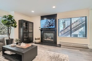TV, fireplace