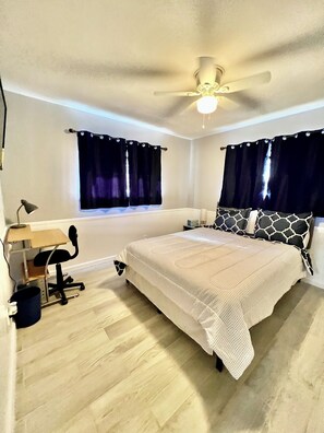 Room - 4BR w/ Pool • Furnished Extended Stay near Randolph AFB • Wi-Fi • W/D (Universal City)