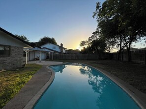Pool - 4BR w/ Pool • Furnished Extended Stay near Randolph AFB • Wi-Fi • W/D (Universal City)
