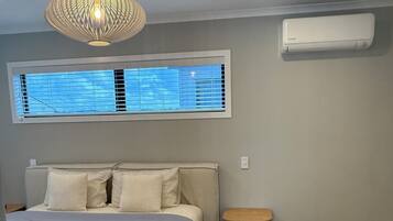 3 bedrooms, free WiFi, bed sheets, wheelchair access