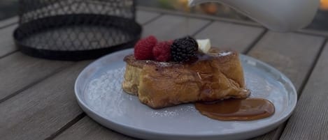 Free daily cooked-to-order breakfast